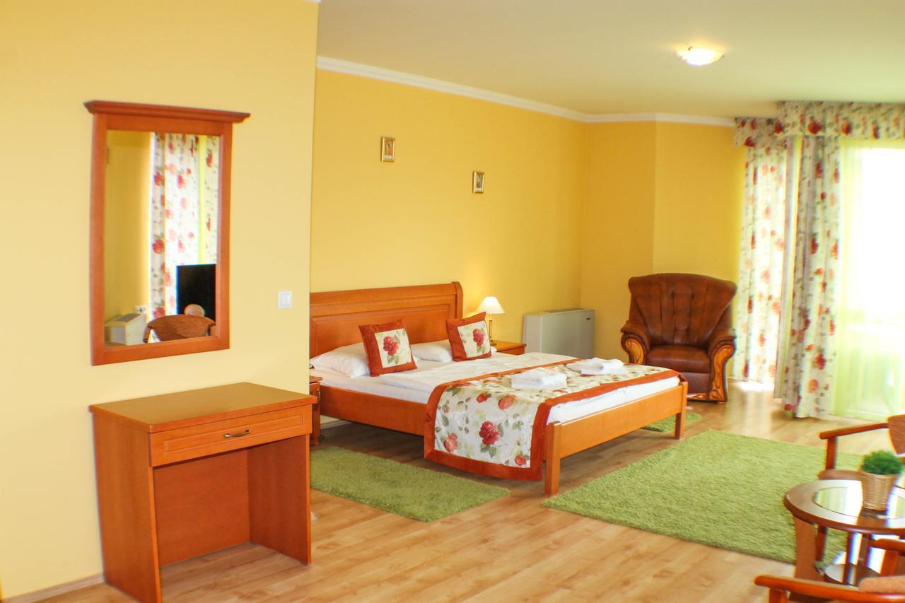 Hotel Járja Hajdúszoboszló Exterior foto